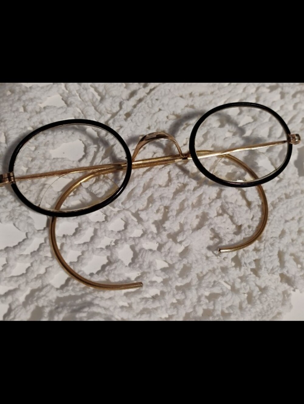 Vintage Windsor Round Lenses/Saddle Bridge/Curved Temples/Original Velvet Case